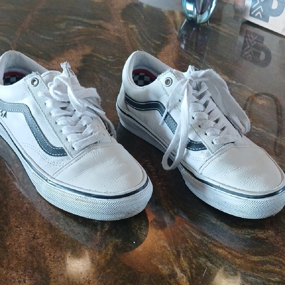 Vans White and Black Canvas Sneakers Low-Top Design - Picture 6 of 7